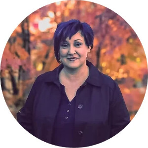 Portrait of Bernadette, Experienced Hairstylist at Cabello Salon + Co.